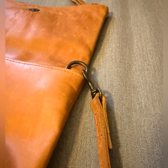 Able Emnet Foldover Zip Top Brown Leather Crossbody With Magnetic Closure purse - Picture 5 of 7